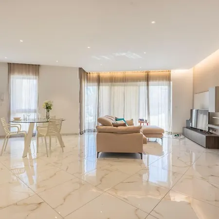 Central Luxurious Bedroom For 2